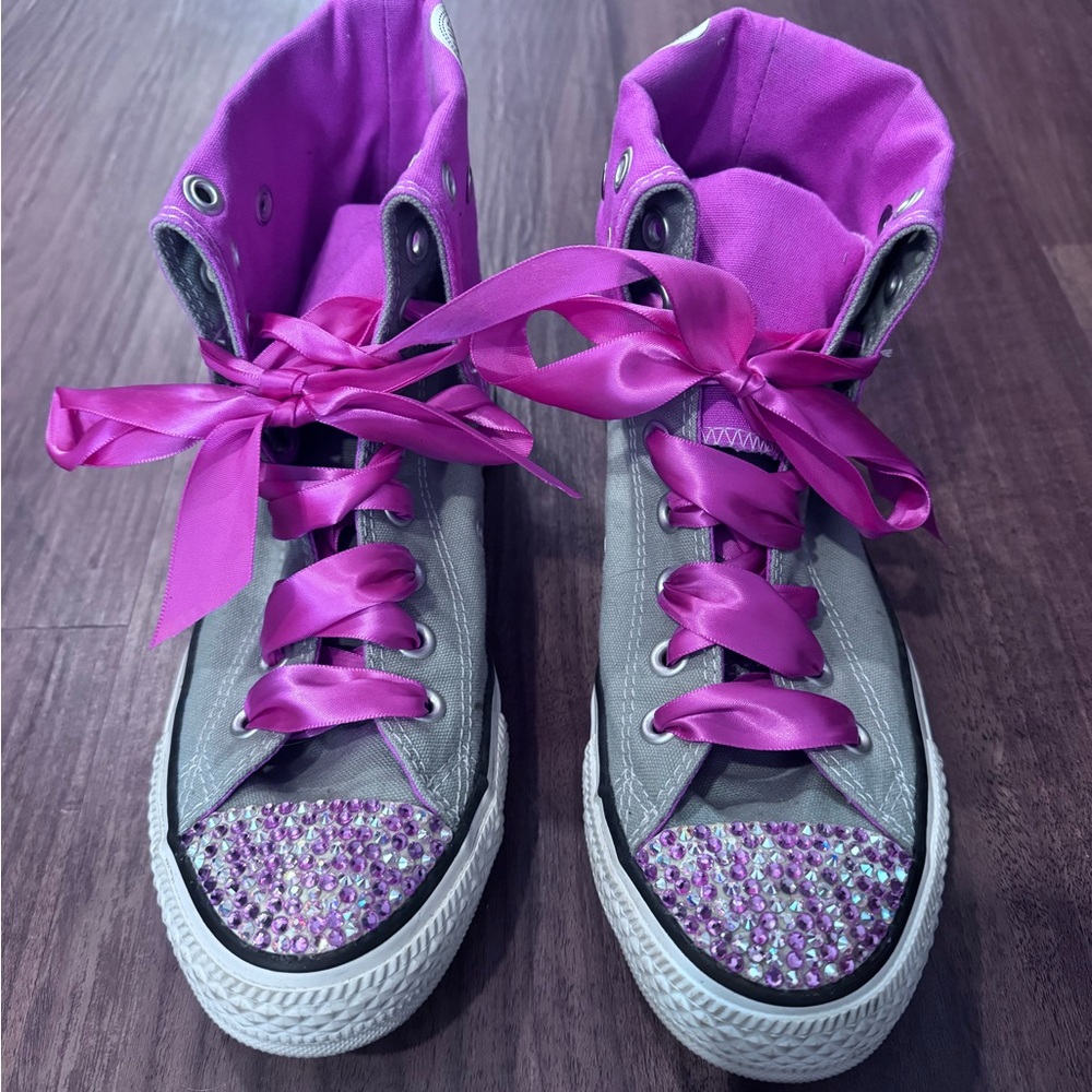 Converse Women's Gray High-Top Sneakers with Magenta Accents